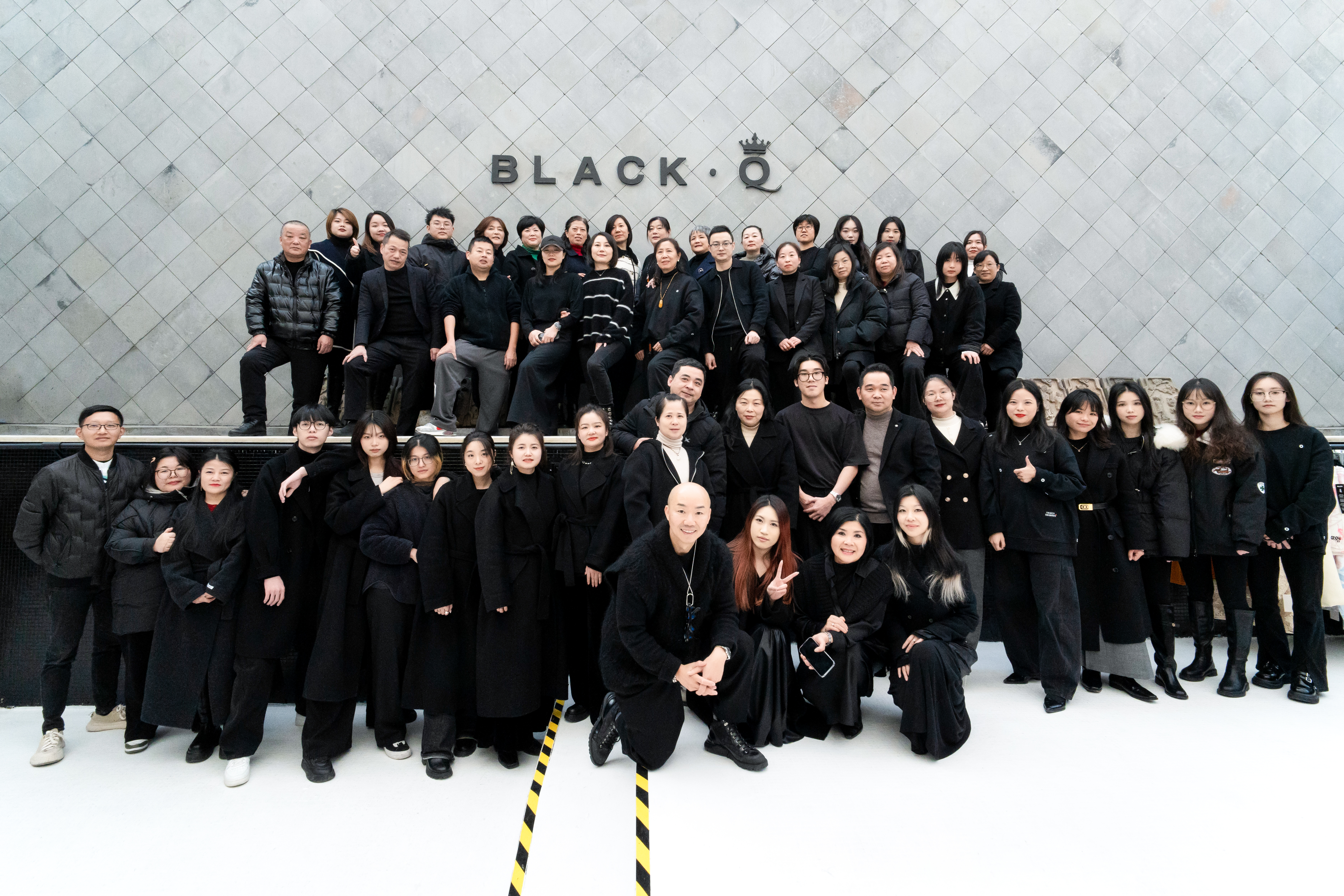 Black·Q